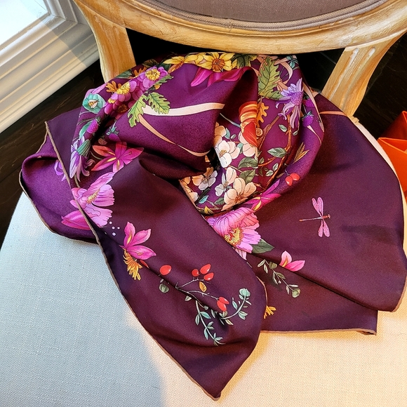 Vintage GUCCI-FLORA collection hand-rolled 100% seta silk scarf - Picture 10 of 17